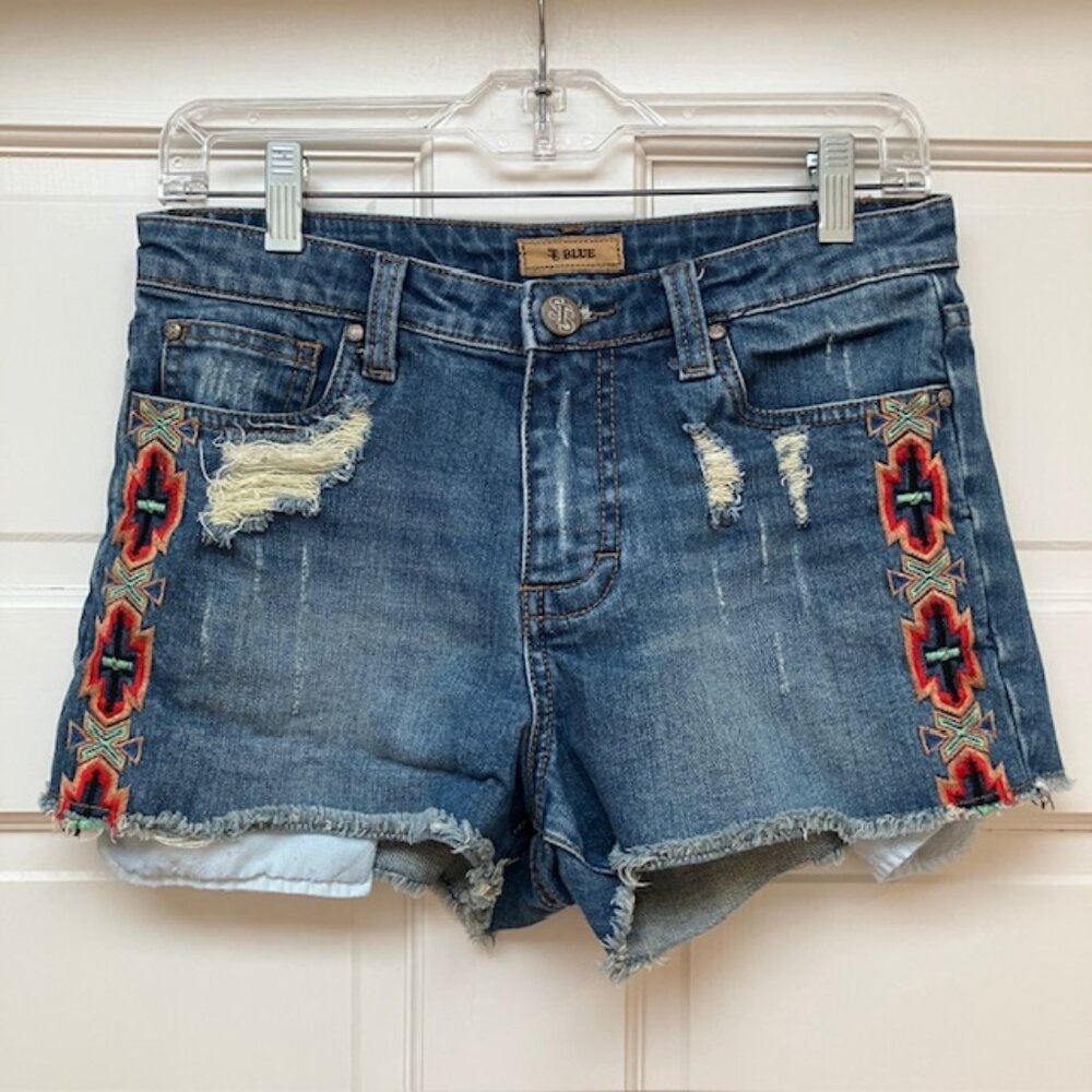 STS Blue distressed denim shorts with embroidery size 3